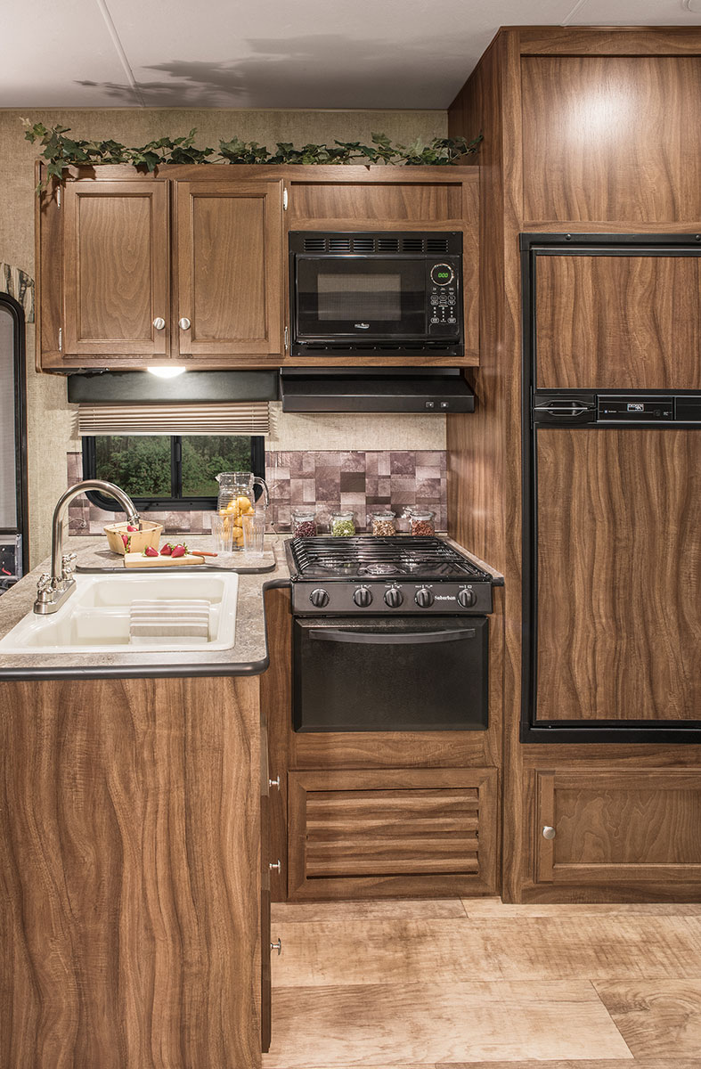 2016 Sportsmen Sportster 305TH Fifth Wheel Toy Hauler KZ RV