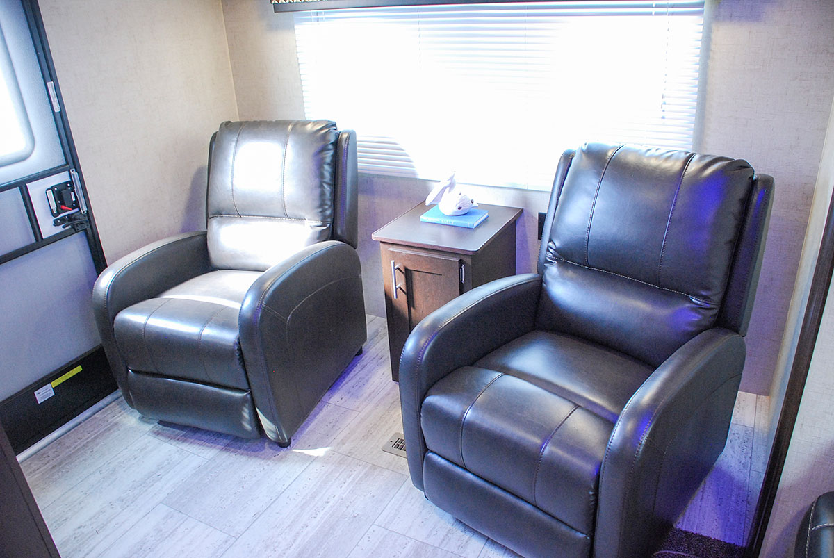 2017 Sportsmen LE 261RLLE Dealer Stock Only Travel Trailer KZ RV