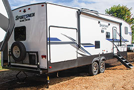 2019 KZ RV Sportsmen 302BHK Fifth Wheel Exterior Rear 3-4 Door Side