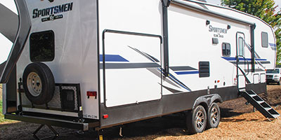 2019 KZ RV Sportsmen 302BHK Fifth Wheel Exterior Rear 3-4 Door Side