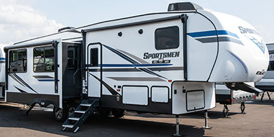 2020 KZ RV Sportsmen 303RL Fifth Wheel Exterior Front 3-4 Door Side