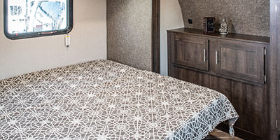 2020 KZ RV Sportsmen LE 333KBKLE Travel Trailer Bed