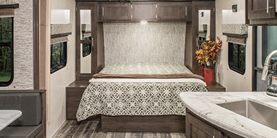 2019 KZ RV Sportster 321THR13 Travel Trailer Toy Hauler Bed