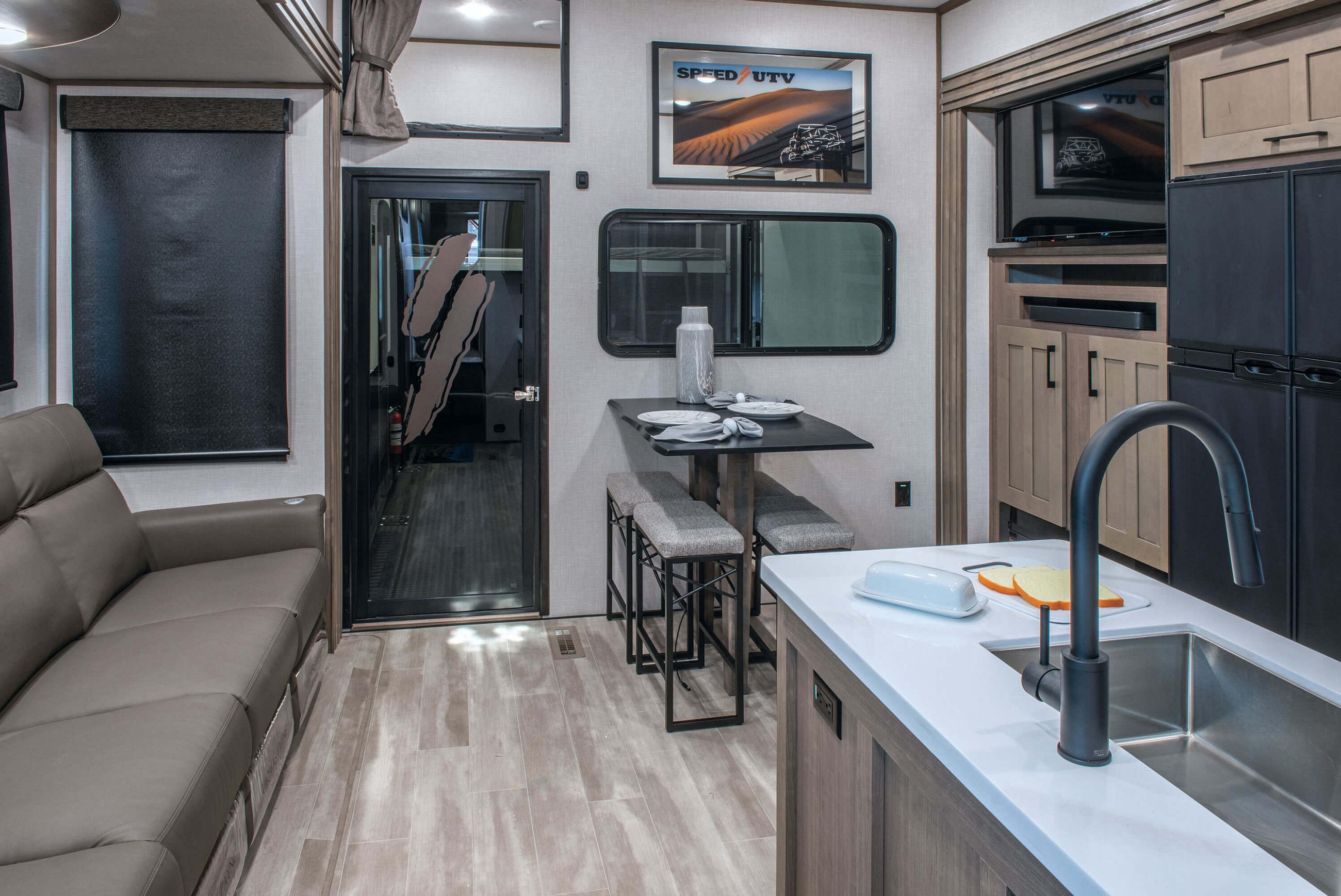2024-robby-gordon-speed-utv-fifth-wheel-gallery-kz-rv