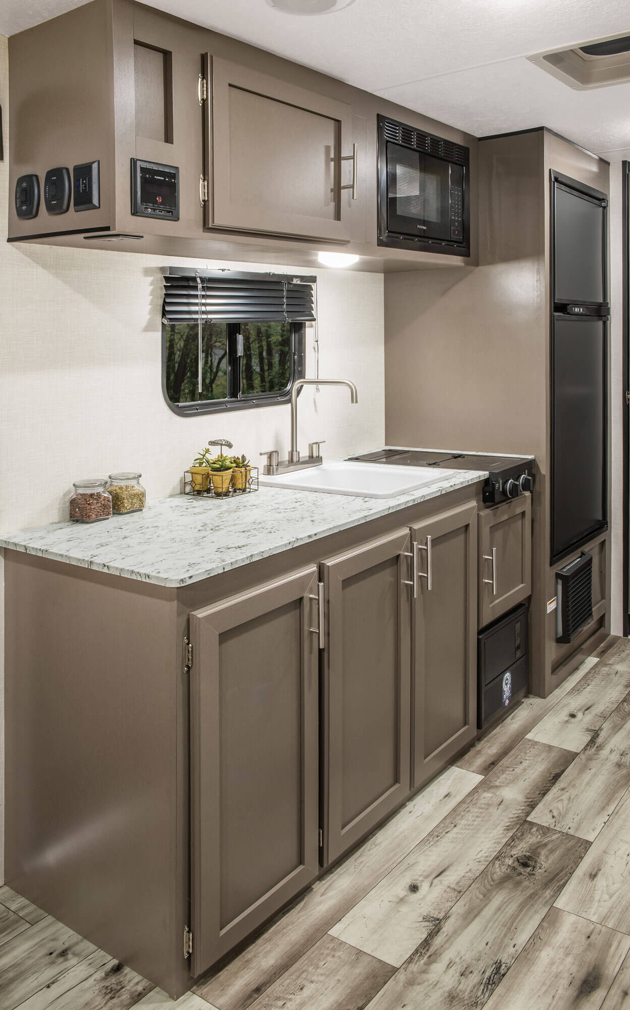 2024 Sportsmen® Classic Ultra Lightweight Travel Trailers KZ RV