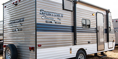 2019 KZ RV Sportsmen Classic SE 180BHSE Travel Trailer Show Exterior Rear 3-4 Door Side