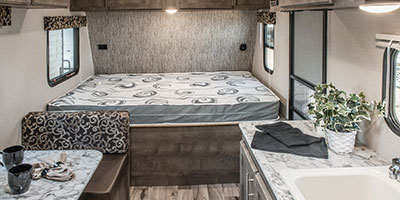 2019 KZ RV Sportsmen Classic SE 180BHSE Travel Trailer Bed