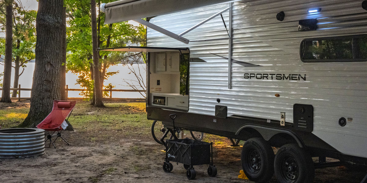 2027 KZ RV Sportsmen 333BHK Travel Trailer Exterior Half Sunset