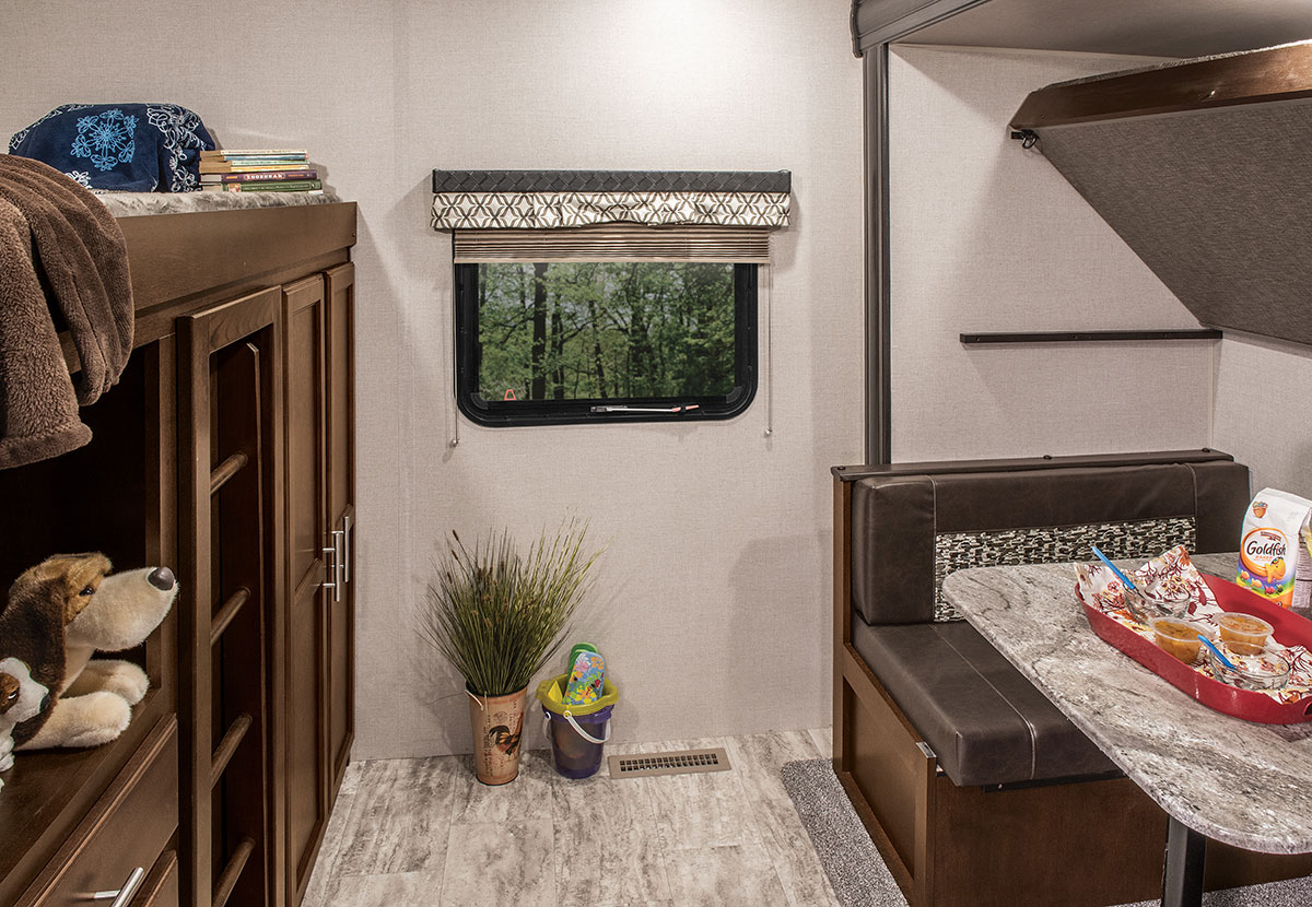 2018 Spree S333BHK Luxury Lightweight Travel Trailer KZ RV